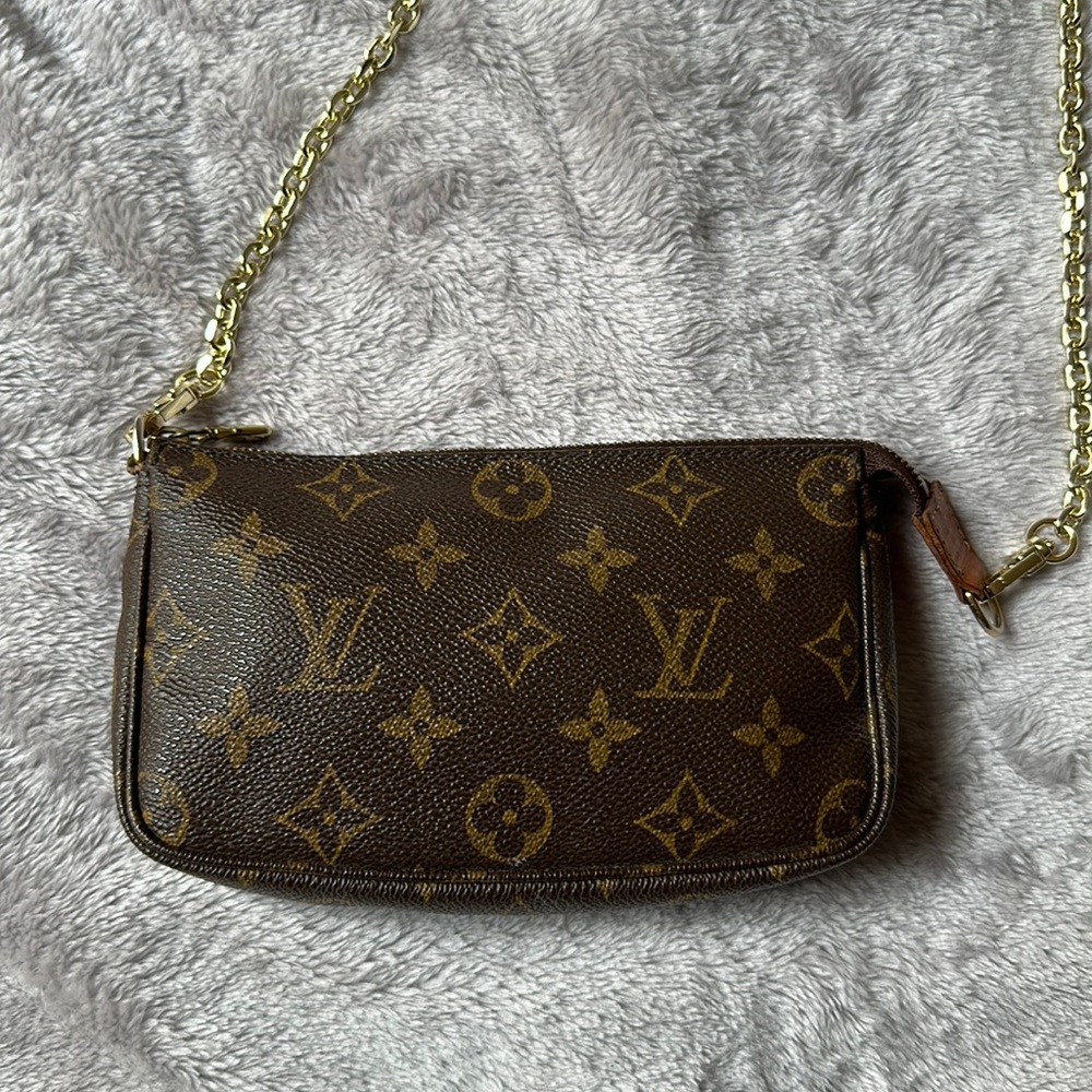 🔥🔥🔥Authentic Louis Vuitton Clutch Pouch Crossbody Bag - Picture 6 of 16